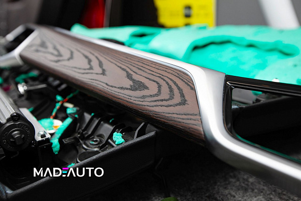 Реставрация салона и декор под открытую пору дерева для BMW X5 G05