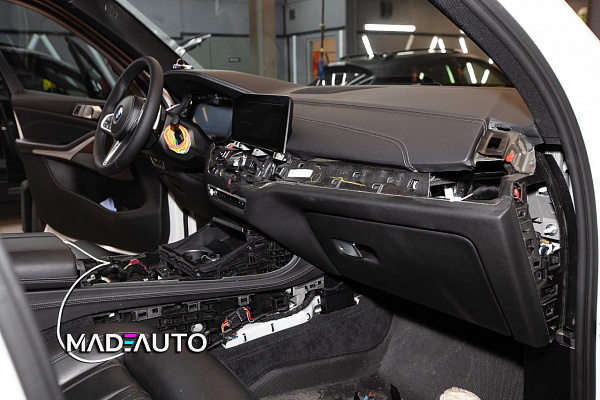 Реставрация салона и декор под открытую пору дерева для BMW X5 G05