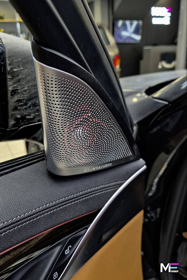 Серебристые сетки Bowers & Wilkins с подсветкой для BMW 5 G30