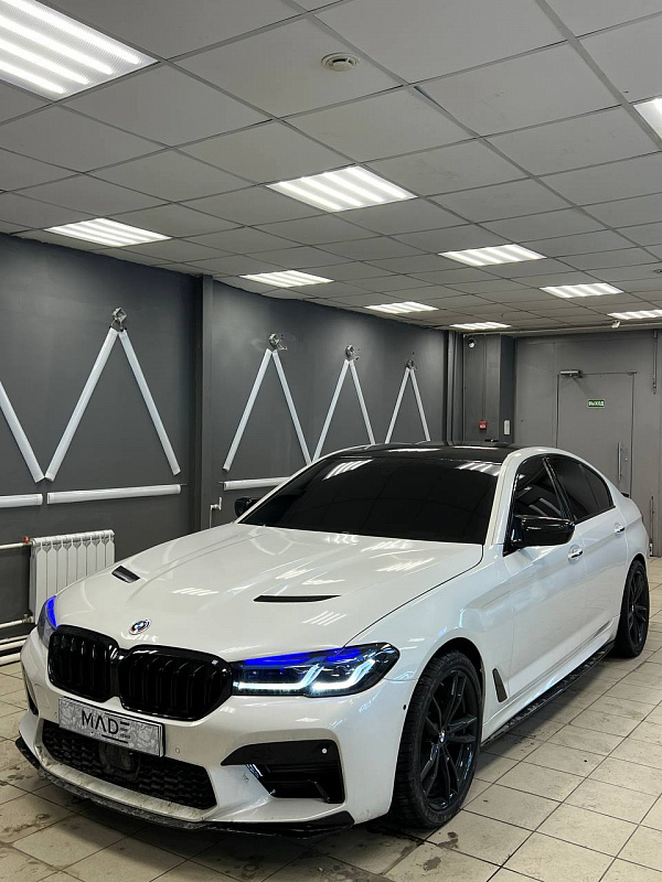 Аквапринт под карбон и Bowers & Wilkins для BMW 530d G30