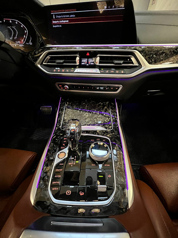 Ламинация салона и руля BMW X7 кованым карбоном