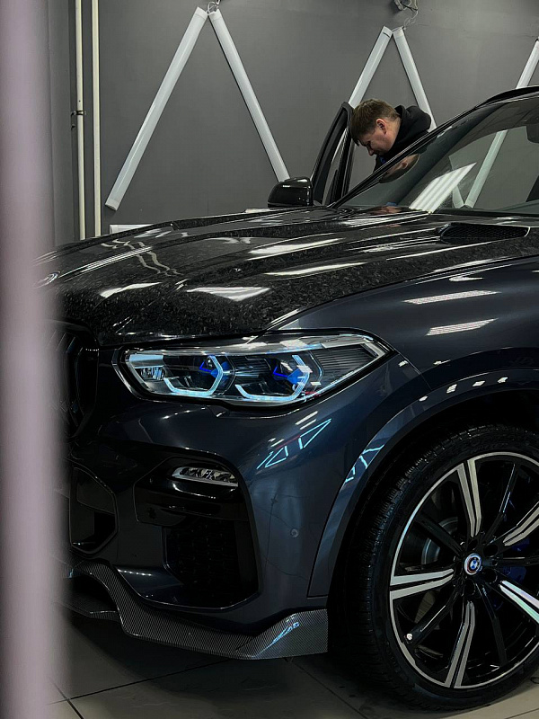 Кованый карбон и Bowers & Wilkins для BMW X5 G05