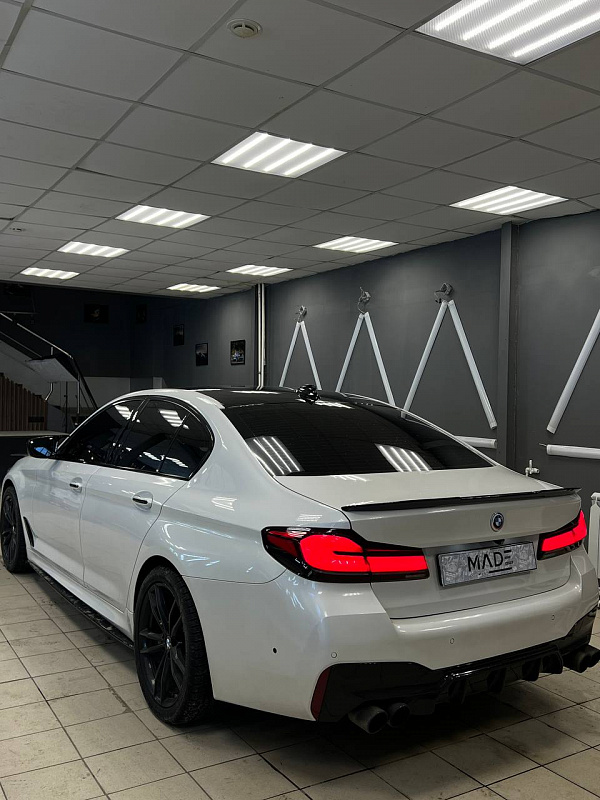 Аквапринт под карбон и Bowers & Wilkins для BMW 530d G30
