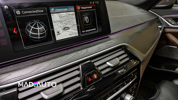Черная брашировка в интерьере BMW 5 G31