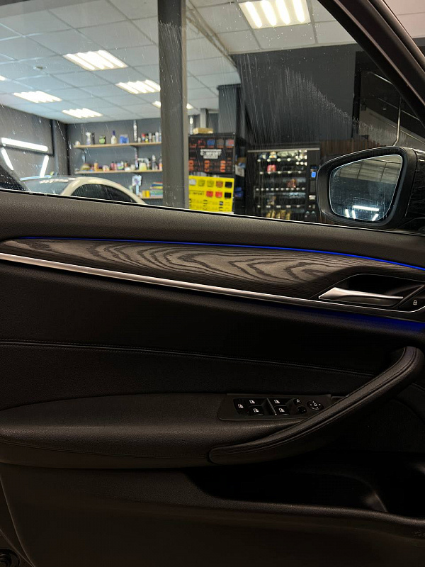 Салонные планки из темного брашированного дерева для BMW 5 серии
