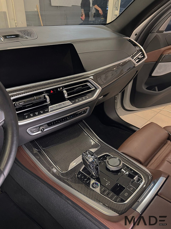 Ламинация салона классическим карбоном для BMW X5 G05