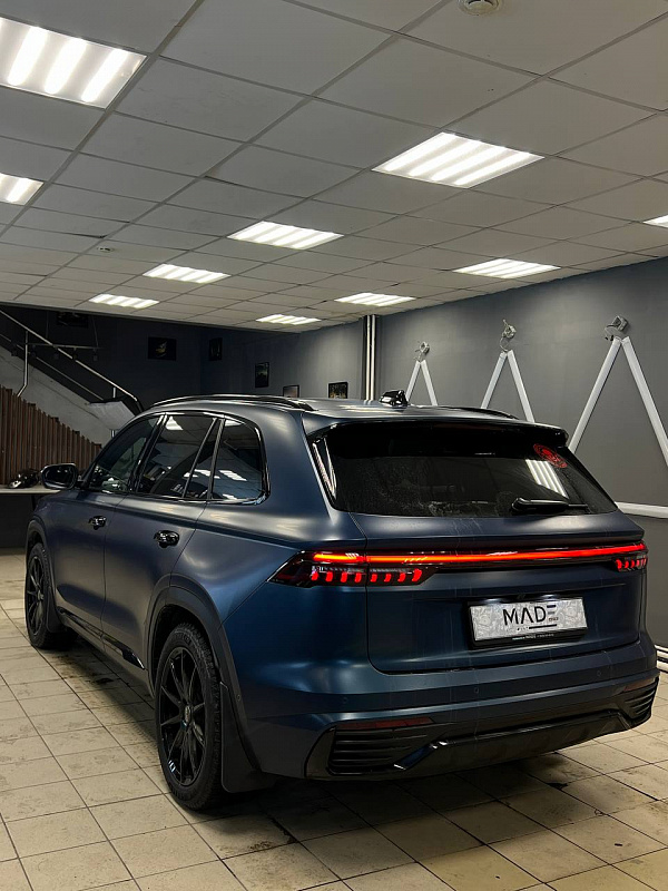 Оклейка багажника карпетом для Geely Monjaro