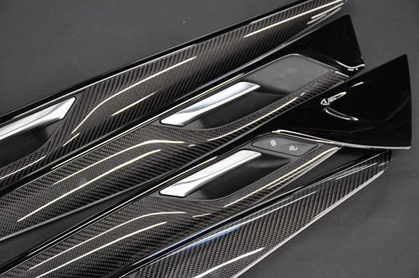 Ламинация декоративных планок BMW 5 Series G30 классическим карбоном