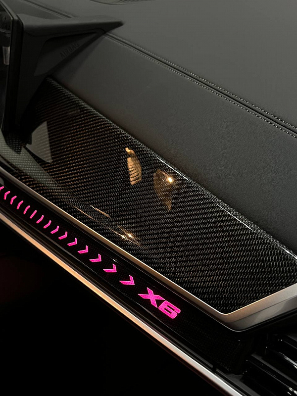 Замена планок на карбоновые и установка Bowers & Wilkins в BMW X6 G06
