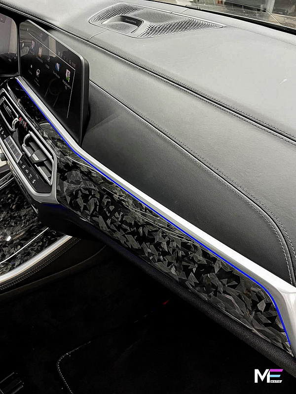 Кованый карбон в интерьере BMW X5 G05