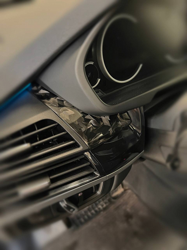 Ламинация салона BMW X5 F15 кованым карбоном