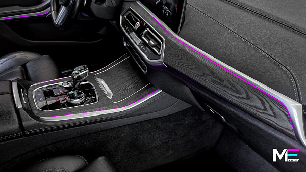 Серая брашировка в интерьере BMW X5 G05