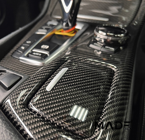 Ламинация карбоном деталей интерьера BMW 5 F10
