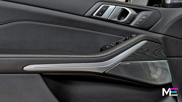 Серая брашировка в интерьере BMW X5 G05