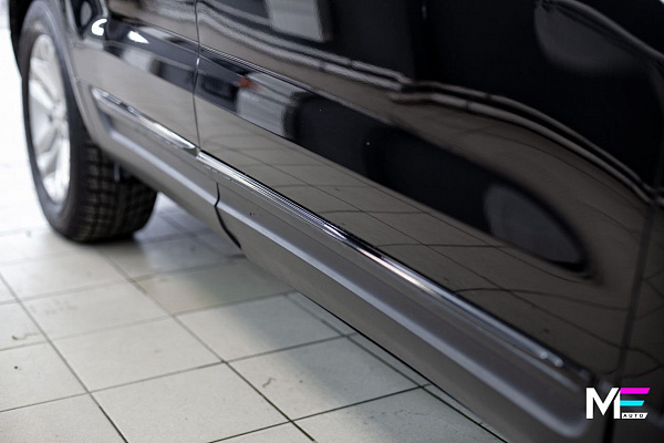 Антихром Ford Explorer в черном глянце