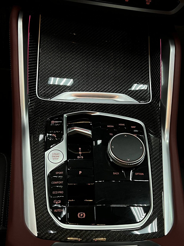 Замена планок на карбоновые и установка Bowers & Wilkins в BMW X6 G06