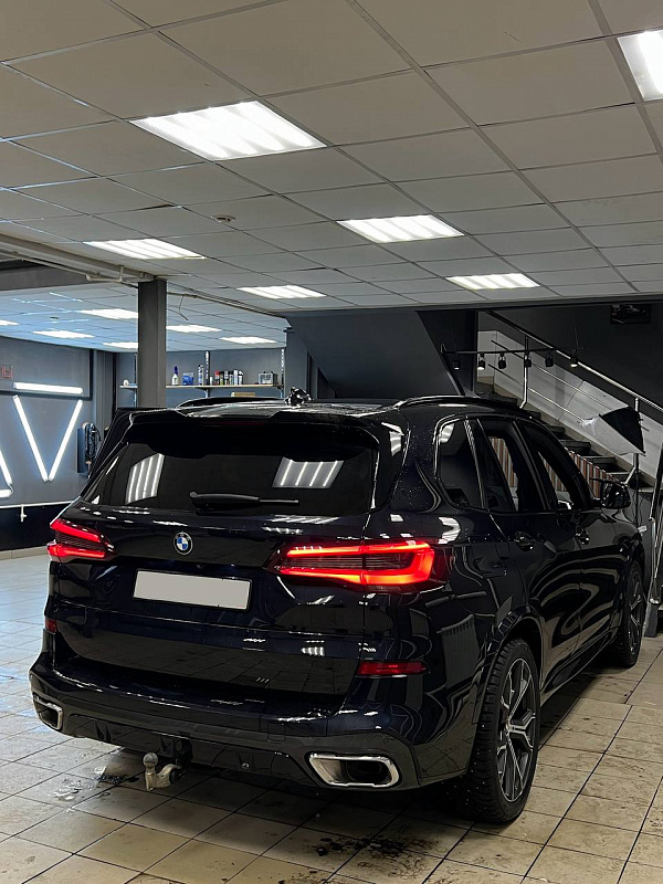 Брашированное дерево в интерьере BMW X5 G05