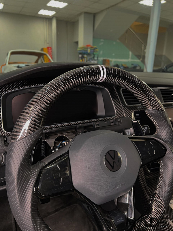 Комплексная доработка салона Volkswagen Golf с карбоном