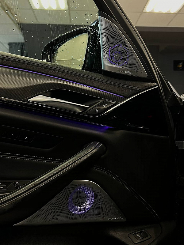 Установка аудиосистемы Bowers & Wilkins в BMW 540i G30