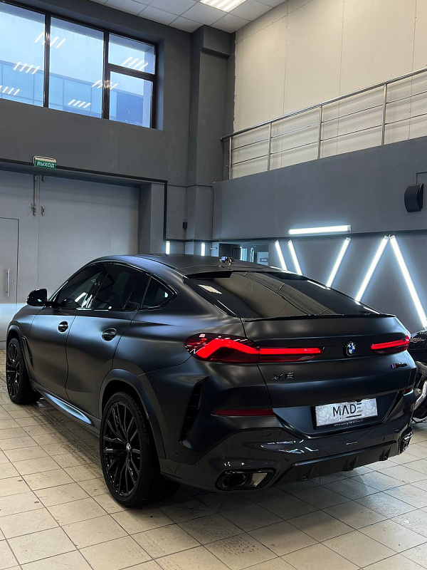 Замена планок на карбоновые и установка Bowers & Wilkins в BMW X6 G06