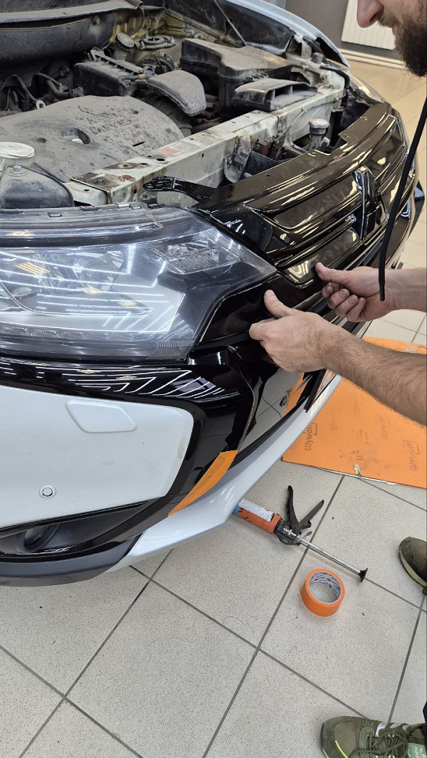 Антихром и восстановление кожаной обивки Mitsubishi Outlander