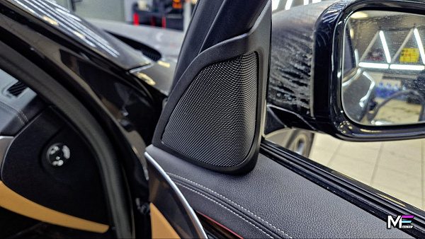 Серебристые сетки Bowers & Wilkins с подсветкой для BMW 5 G30