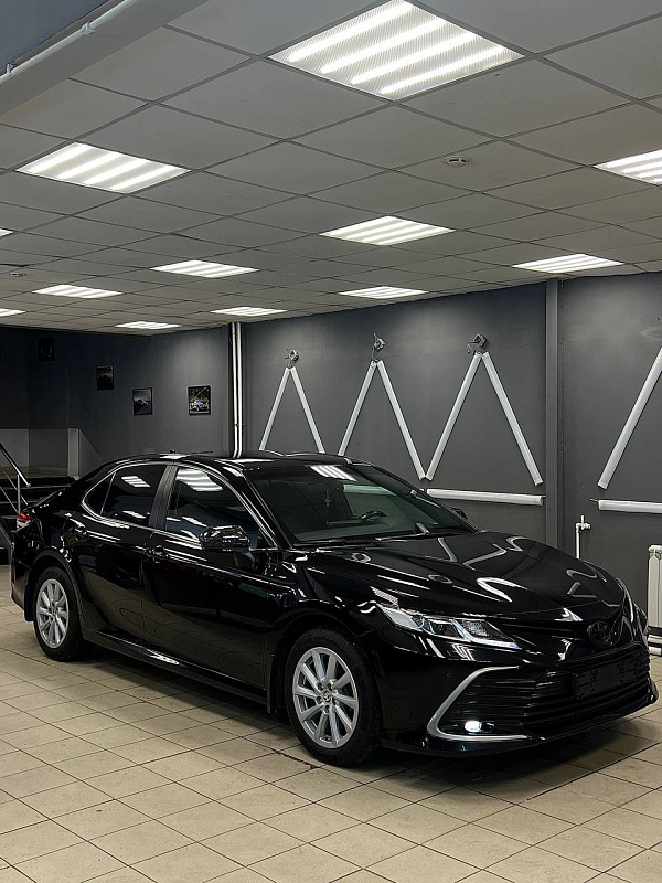 Кованый карбон, новая анатомия руля и зеркала для Toyota Camry
