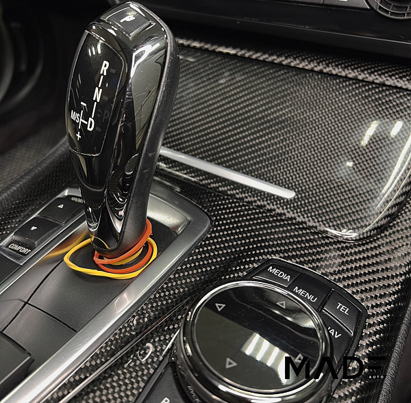 Ламинация карбоном деталей интерьера BMW 5 F10