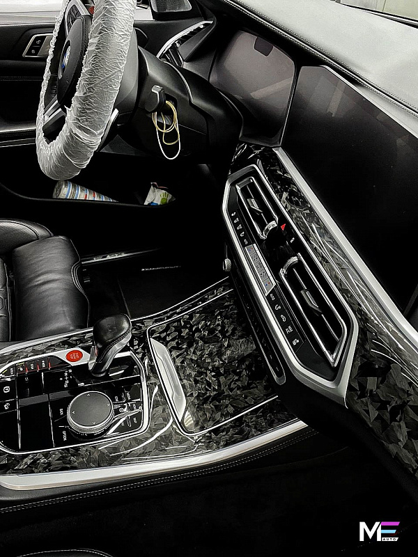 Кованый карбон в интерьере BMW X5 G05