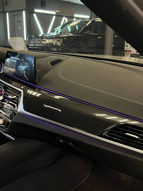 Аквапринт под карбон и Bowers & Wilkins для BMW 530d G30