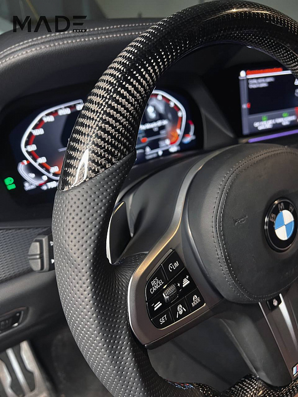 Изменение анатомии руля BMW X5 G05 с ламинацией карбоном и установкой подогрева
