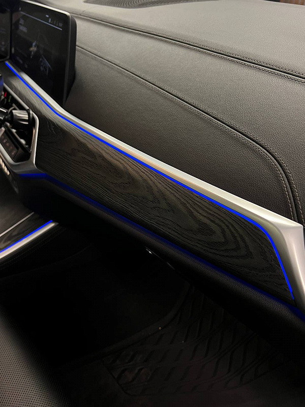 Брашированное дерево в интерьере BMW X5 G05