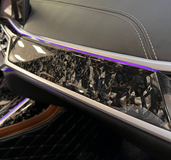 Ламинация салона и руля BMW X7 кованым карбоном