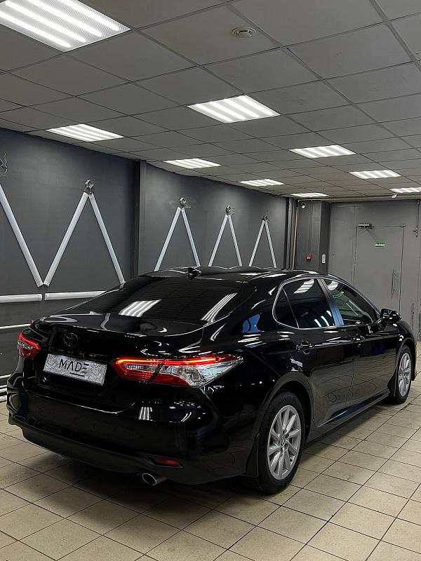 Кованый карбон, новая анатомия руля и зеркала для Toyota Camry