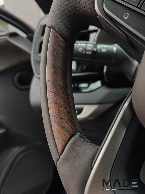 Аквапринт салона Lexus RX под брашированное дерево