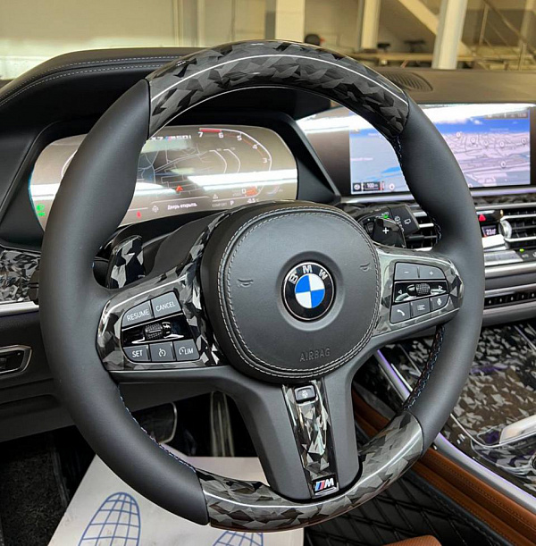 Ламинация салона и руля BMW X7 кованым карбоном