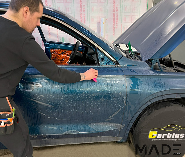 Оклейка матовой полиуретановой плёнкой Geely Monjaro