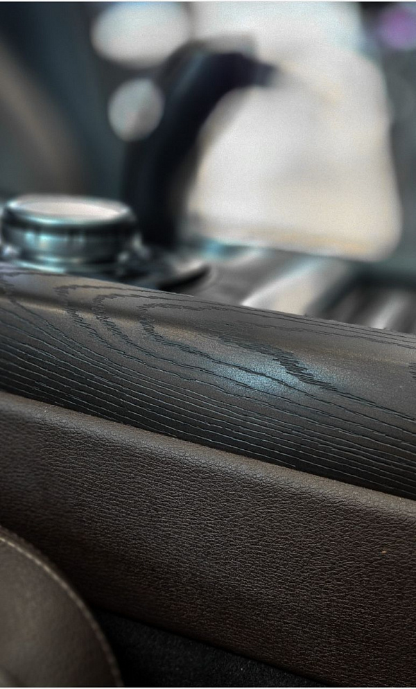 Брашированное дерево в салоне BMW X5 F15