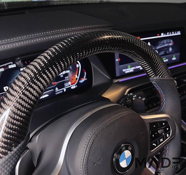 Изменение анатомии руля BMW X5 G05 с ламинацией карбоном и установкой подогрева