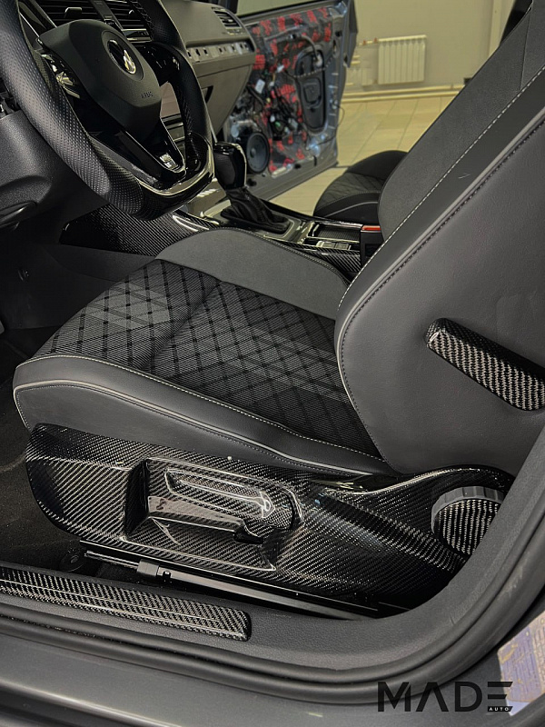 Комплексная доработка салона Volkswagen Golf с карбоном