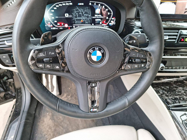 Кованый карбон в интерьере BMW 5 G30