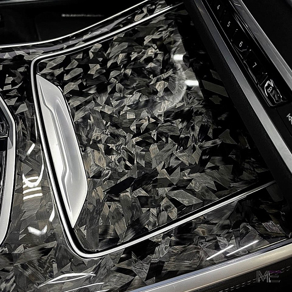 Кованый карбон в интерьере BMW X5 G05