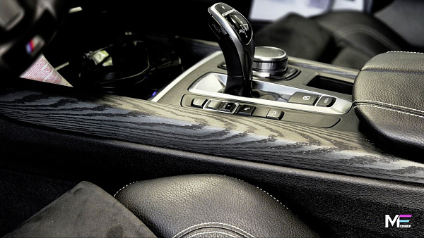 Благородное дерево в интерьере BMW X5 F15