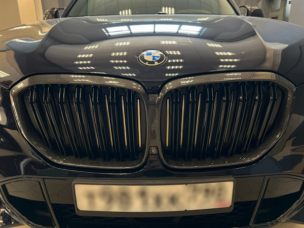 Ламинация экстерьерных элементов BMW X5 G05 классическим карбоном