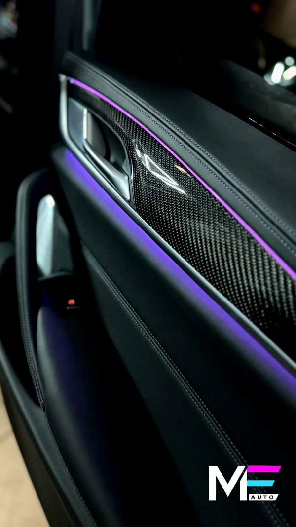 Классический карбон в салоне BMW M5 F90