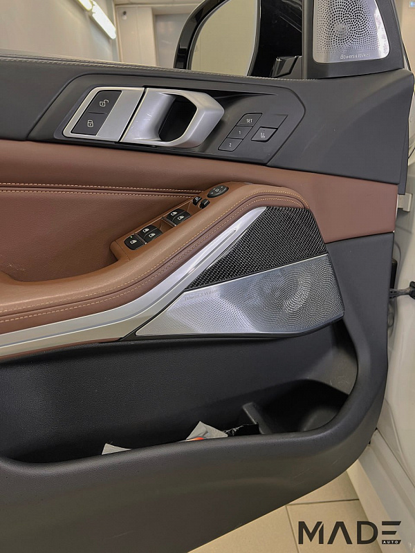 Ламинация салона классическим карбоном для BMW X5 G05