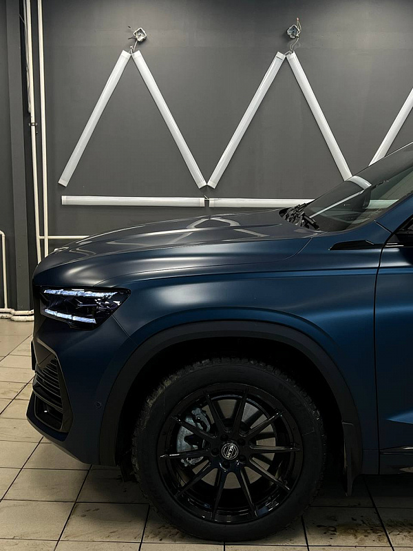 Оклейка багажника карпетом для Geely Monjaro