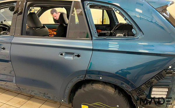 Оклейка матовой полиуретановой плёнкой Geely Monjaro