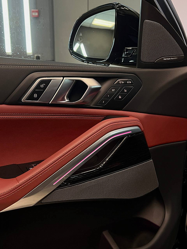 Замена планок на карбоновые и установка Bowers & Wilkins в BMW X6 G06