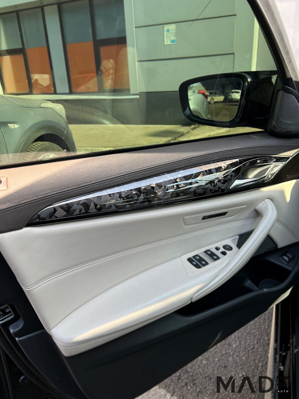 Ламинация кованым карбоном салона BMW 5 G30